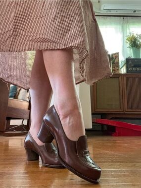 Vintage 1940s chocolate brown heels